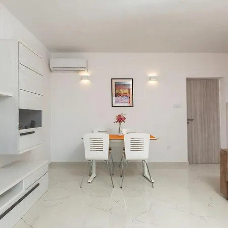 Kety Apartamento *