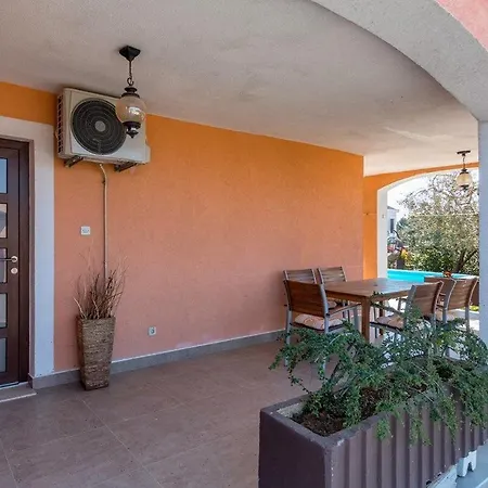 Kety Apartamento Pula